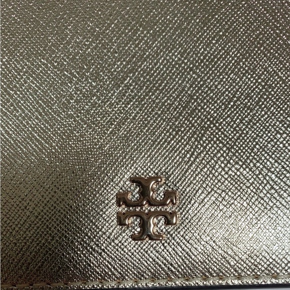Tory Burch Emerson Women Gold Leather Slim Envelope Wristlet Wallet - Picture 7 of 8